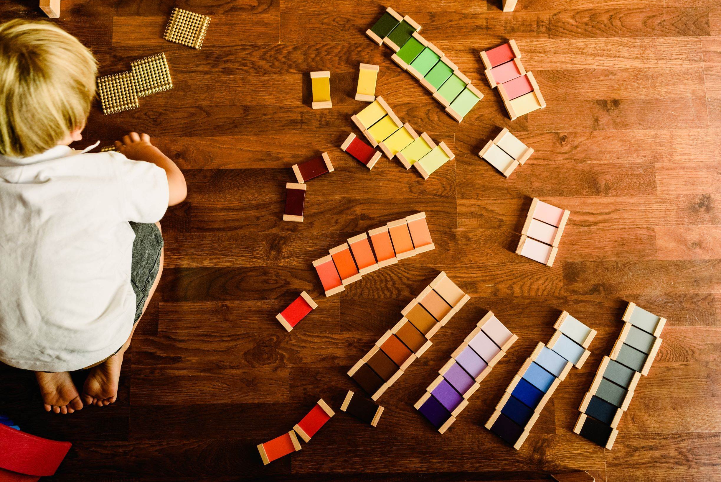 Kid playing with Montessori blocks